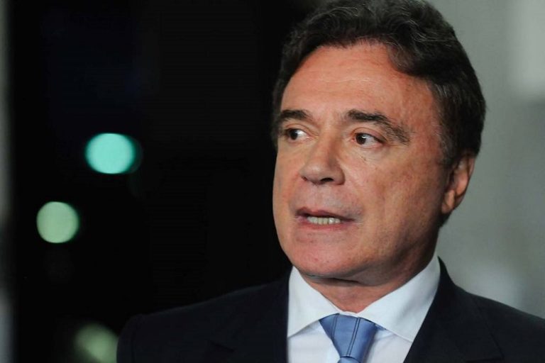 REVISTA DIARIA: A HORA E A VEZ DE ALVARO DIAS