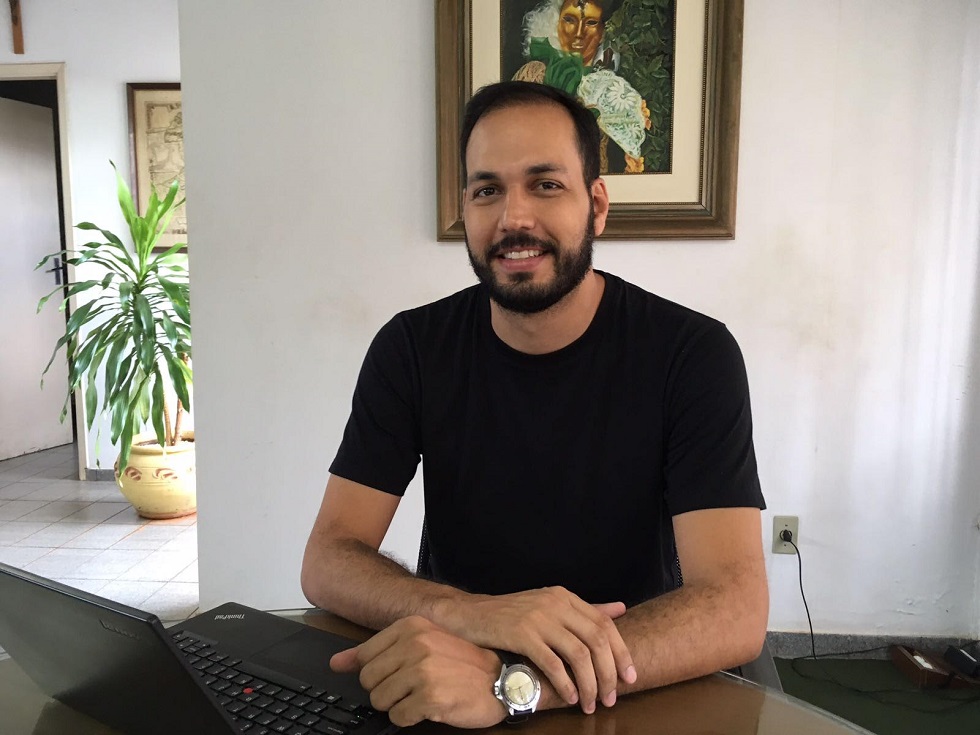 Lucas Mendes é especialista em sistemas e IA, fundador da Xinu Tech, empresa especializada em soluções SaaS e Inteligência Artificial. Sua missão é democratizar o uso da IA para empresas de todos os portes, tornando a inovação algo acessível e de alto impacto.